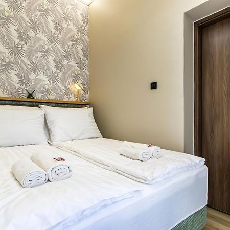 Oasis Apartment On The Broadway With Ac Budapest Exterior foto