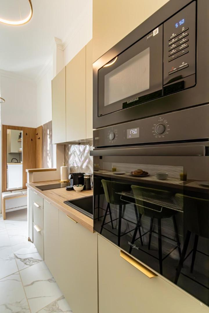 Oasis Apartment On The Broadway With Ac Budapest Exterior foto