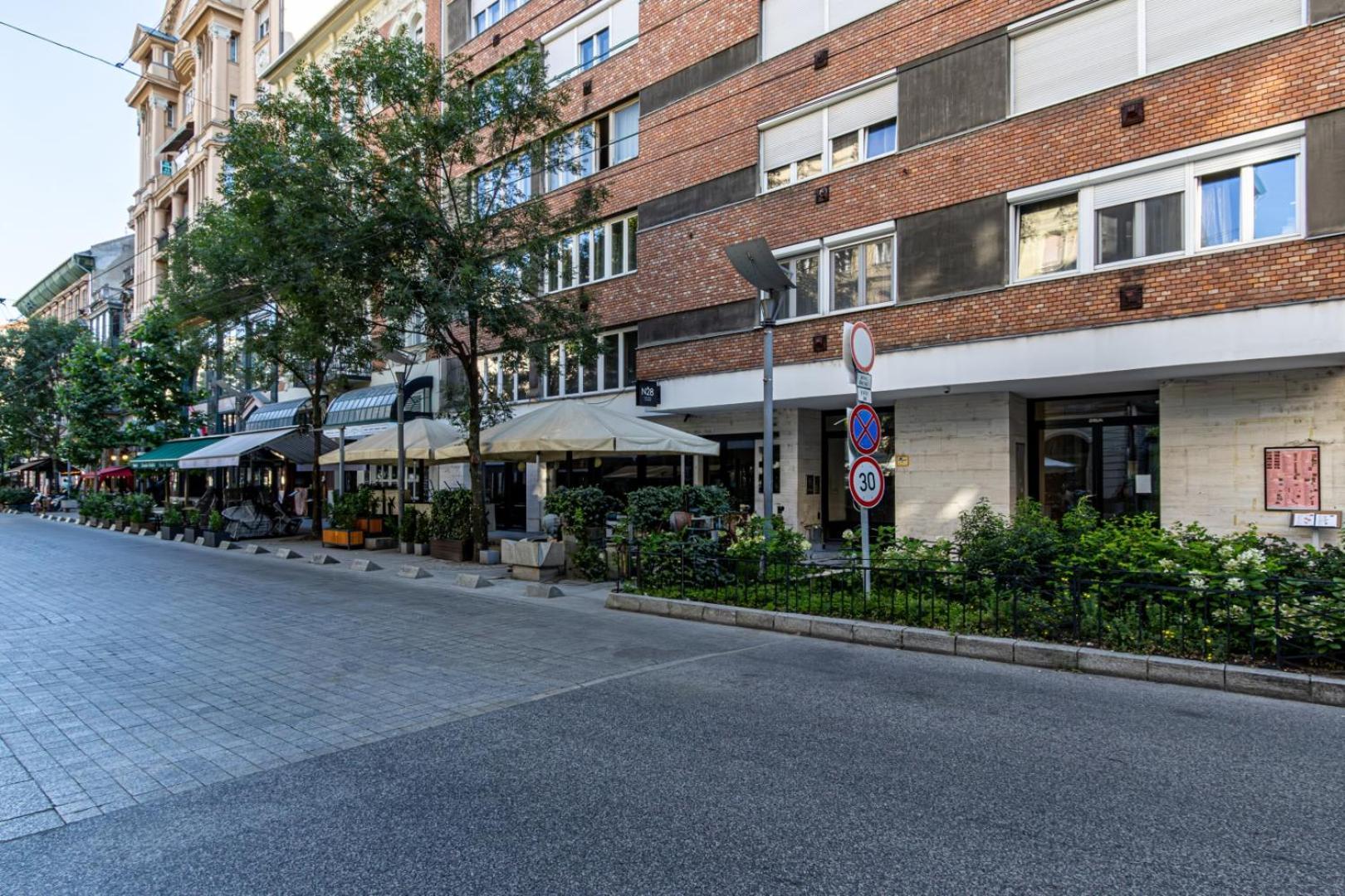 Oasis Apartment On The Broadway With Ac Budapest Exterior foto